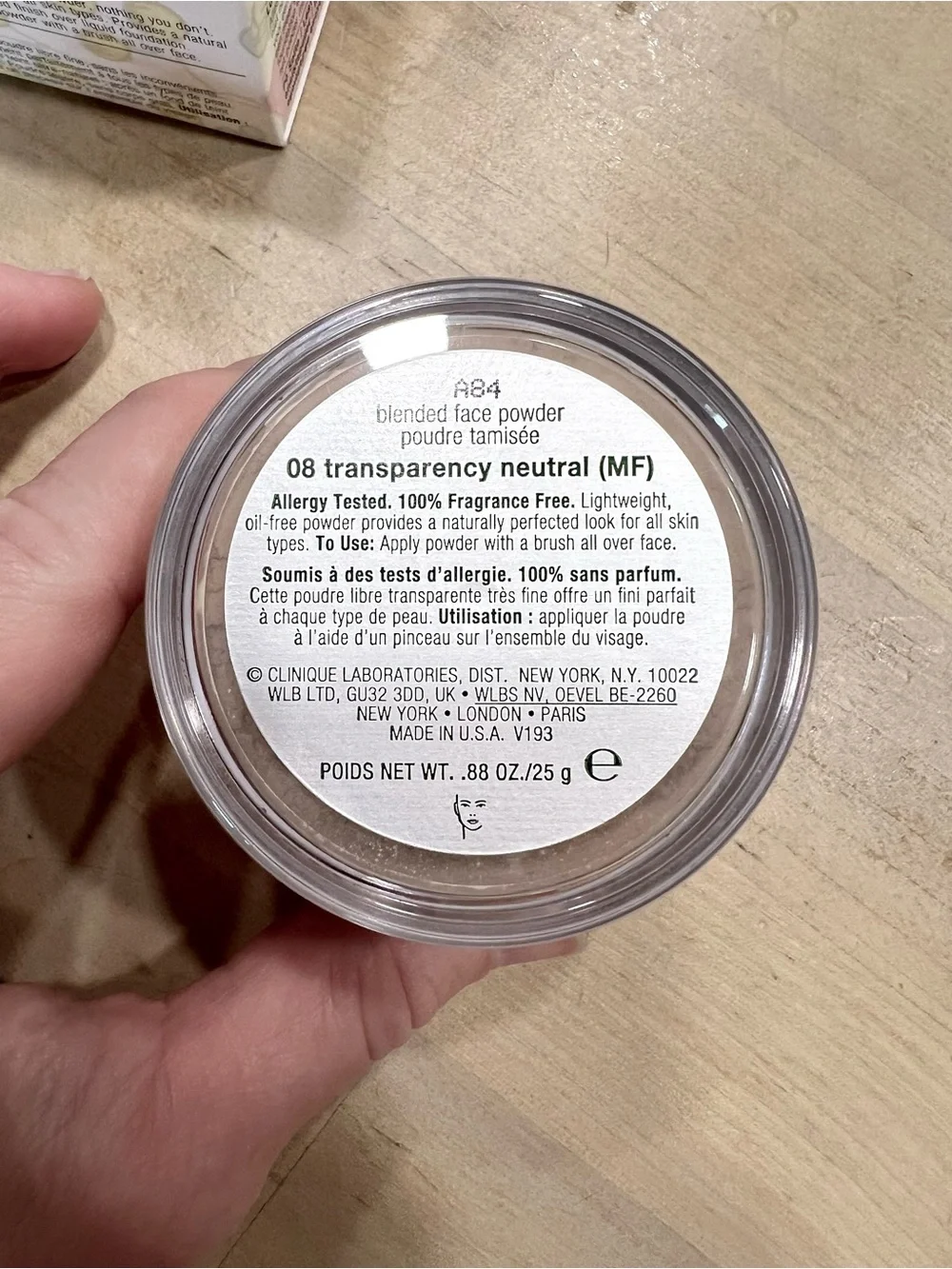 Clinique Blended Face Powder - Transparency Neutral